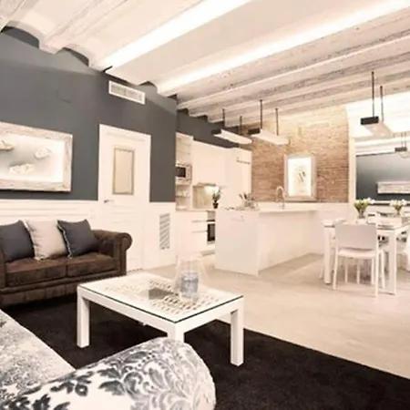 Hotel Enjoybcn Colon 4*